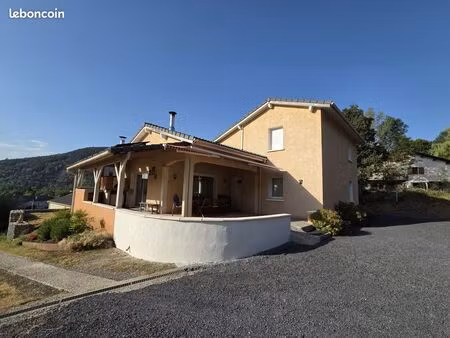 maison 135 m2  4 chambres  plus un garage de 80 m2  sur un terrain de 1019 m2