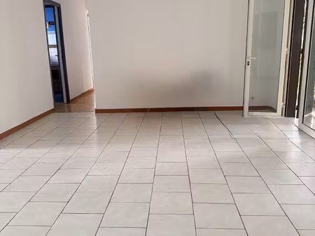 appartement f5 rez-de-chaussée avec grande cour