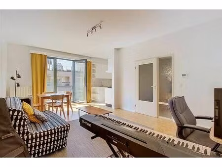 appartement à louer à avenue de calabre 7 woluwe-saint-lambert (vbe39418)