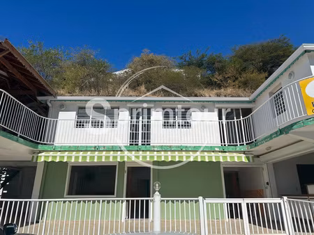 à louer à basse-terre- local commercial de 293 m2 avec terra