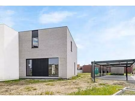halfopen nieuwbouw met zuidwest gerichte tuin