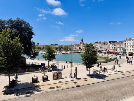 grand appartement à rénover avec vue sur le vieux port de la r