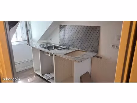 t1 bis meublé – 3e et dernier étage – centre-ville châtellerault – sous combles