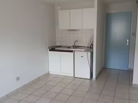 location appartement 1 pièce 22 m² à bressuire (79300)  300 €