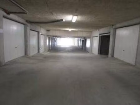 vente garage et parking à dinan (22100) : à vendre / dinan