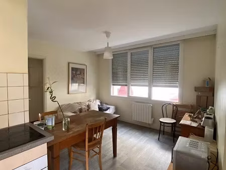 location meublée appartement 4 pièces 62.5 m² à lille (59000)  450 €