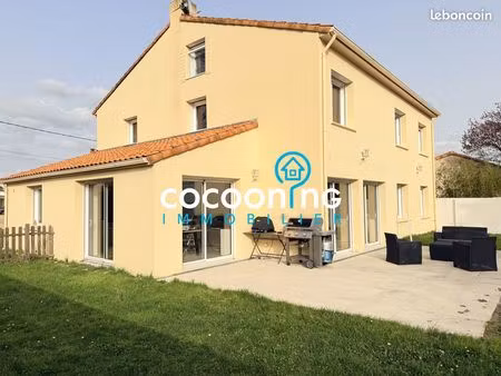 maison 10 pièces 237 m²