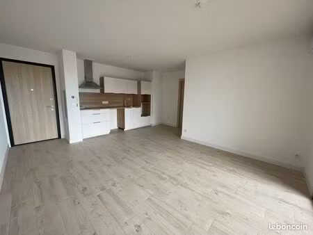 appartement t3 avec terrasse et parking à bastia (macchione)