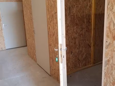 box de stockage de 12 m2 soit 30 m3 surveillé