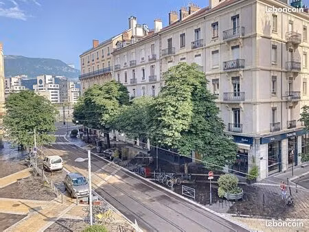 appartement  climatisation  balcon  garage  3 chambres