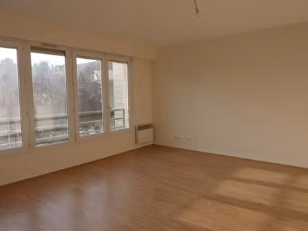 location appartement 1 pièce 29 m² à bois-guillaume (76230)