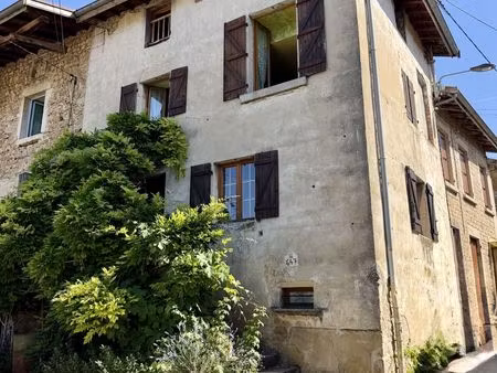 maison de village à saint-jean-le-vieux (01640)
