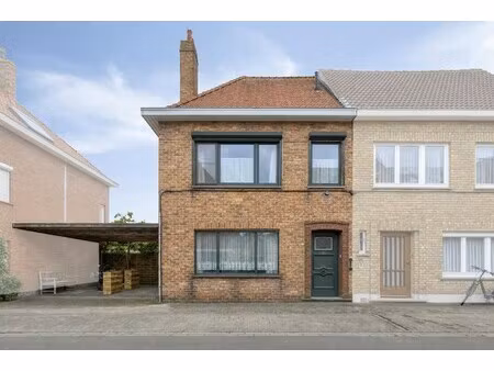 halfopen huis met 3 slaapkamers  carport + tuin te sint-kruis