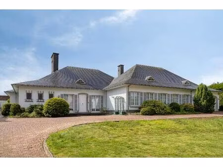 mooi gelegen landhuis te koop in meerbeke
