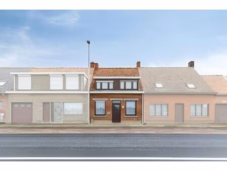 huis te koop in woesten met 3 kamers  garage en tuin