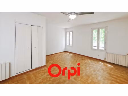 location appartement 1 pièce 32 m² à saint-cyr-sur-mer (83270)  750 €