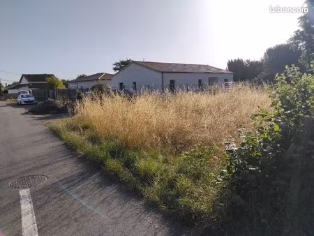 terrain 592 m² margaux