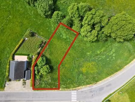 terrain à bâtir ensoleillé à vendre dans un cadre naturel pr