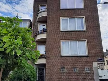 appartement une chambre rénové avec petite terrasse