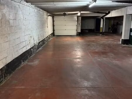 avenue des coccinelles - parking a louer