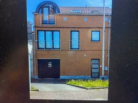 entrepôt à louer à la louvière