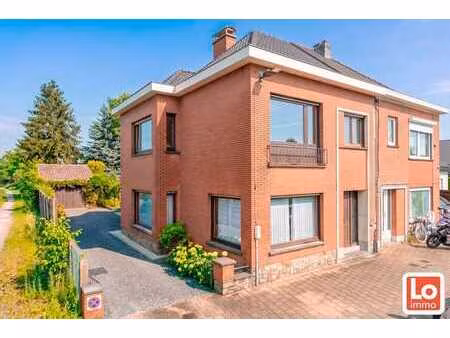 ruime halfopen bebouwing met 3 slaapkamers  garage en zon...