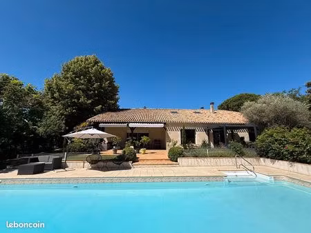 propriété 6 pièces 236 m²