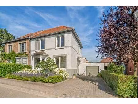 karaktervolle gezinswoning met 4 slaapkamers in de gegeer...