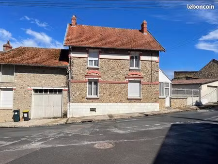 ancienne maison de vigneron avec garages  grenier aménageable et dépendances