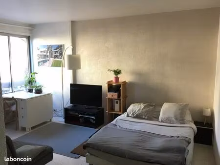 location studio meublé