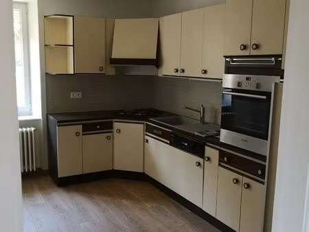 appartement meublé dans une maison avec jardin