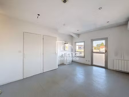 local commercial oyonnax 5 pièce(s) 79 m2