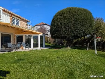 maison 8 pièces 240 m²
