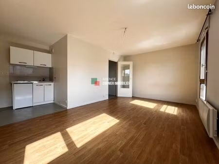 studio 1 pièce 28 m²