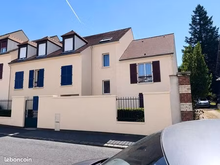 studio 29m2 en centre-ville de rambouillet – parking en option – cave –