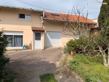f2 en rez de chaussée avec terrasse