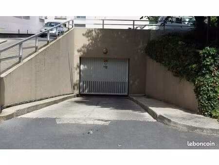 reims courlancy loue garage fermé box de 12m² dans le sous-sol sécurisé d'un immeuble avec