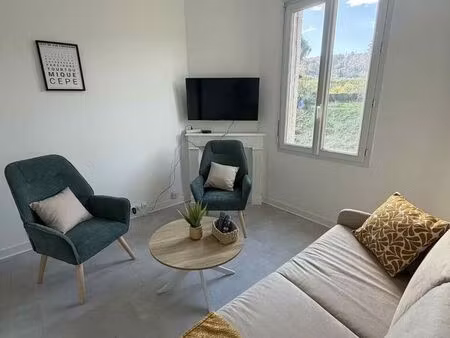 maison meublé avec jardin et stationnement gratuit