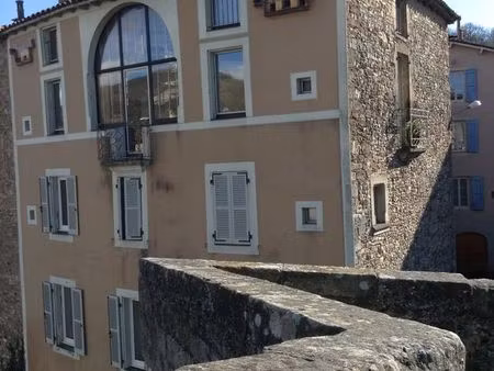 a louer f2 de charme lumineux avec vue sur la rivière