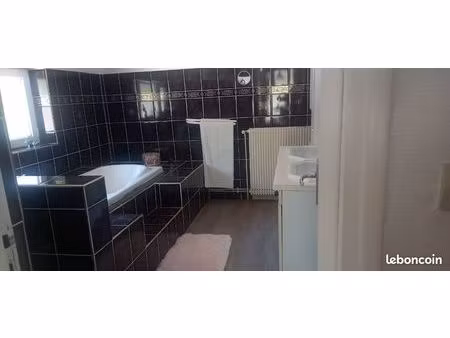 loue chambre dans maison