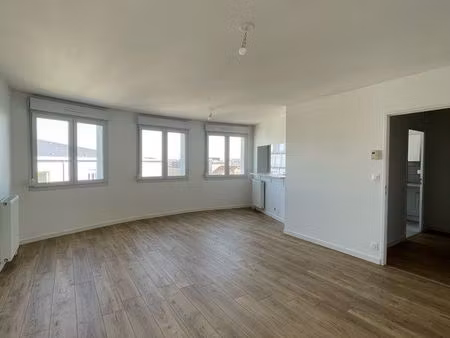 appartement 96 m² refait à neuf – 3 chambres – meublé – garage en sous-sol
