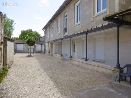 immeuble 411 m² wassy