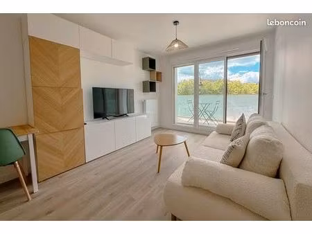 studio 27 m² très clair meublé