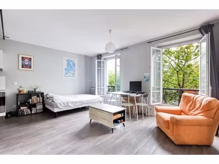 appartement studio de 28 m² situé à paris