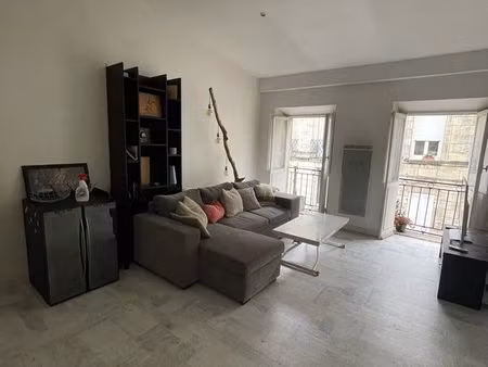 grand t2 refait à neuf avec balcon