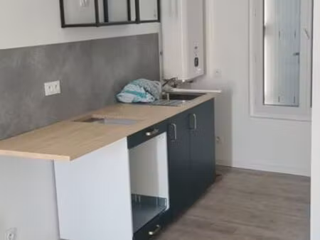 t2 31 m² – 2ème étage – centre-ville châtellerault – entièrement rénové – meublé