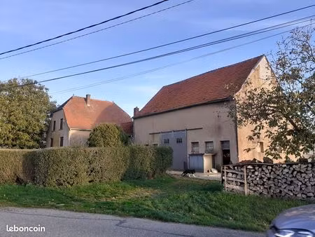 maison d'habitation + dépendances (avec travaux à prévoir)