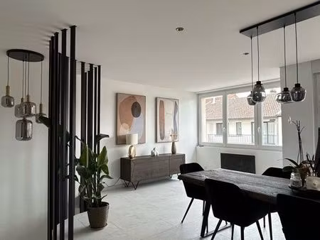 maison avec une superficie habitable de 220 m²