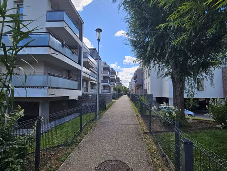 2 pièces avec balcon et parking proche gare d'athis-mons