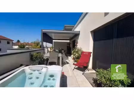appartement t4 haut de gamme avec grande terrasse et son jacuzzi à vendre à tignieu-jameyz